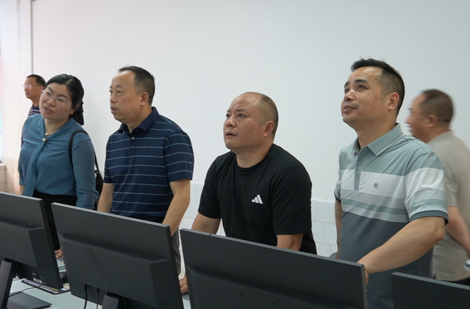 肖黎明检查高考、学考考点安全及考务准备工作和校园安全工作
