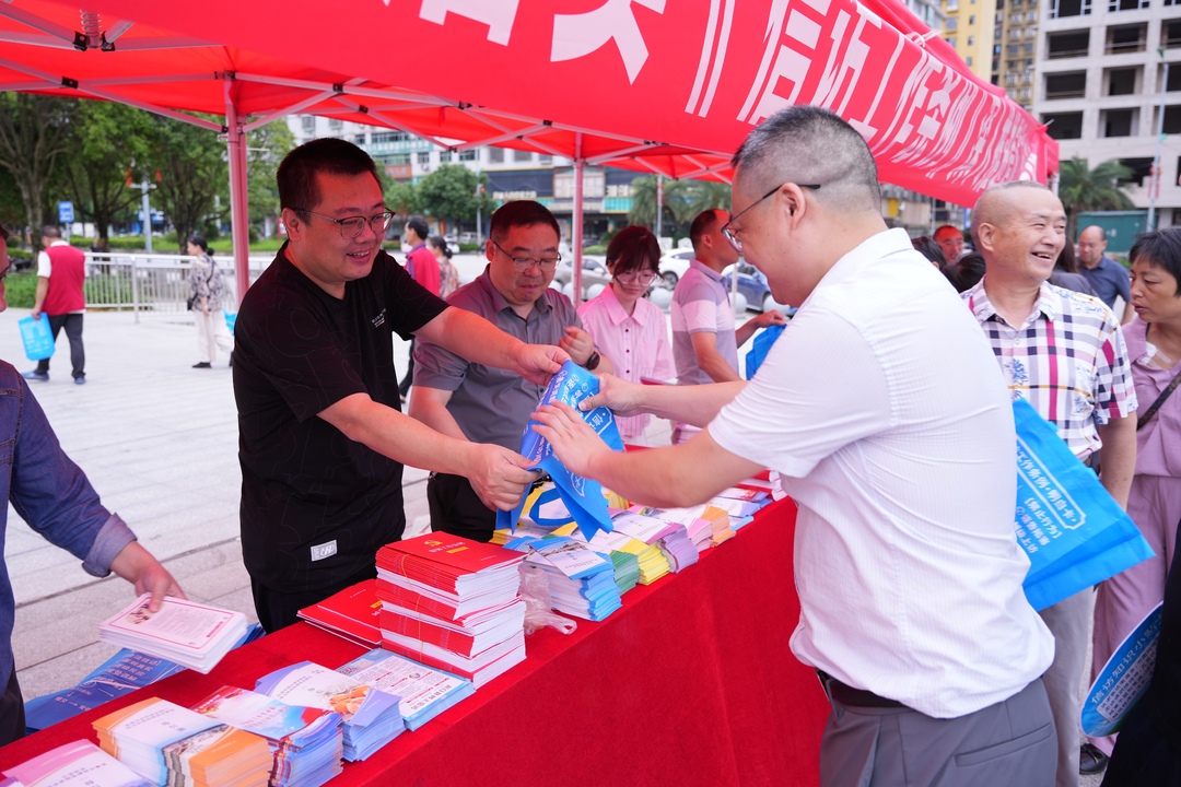 我县开展信访工作法治化集中宣传活动