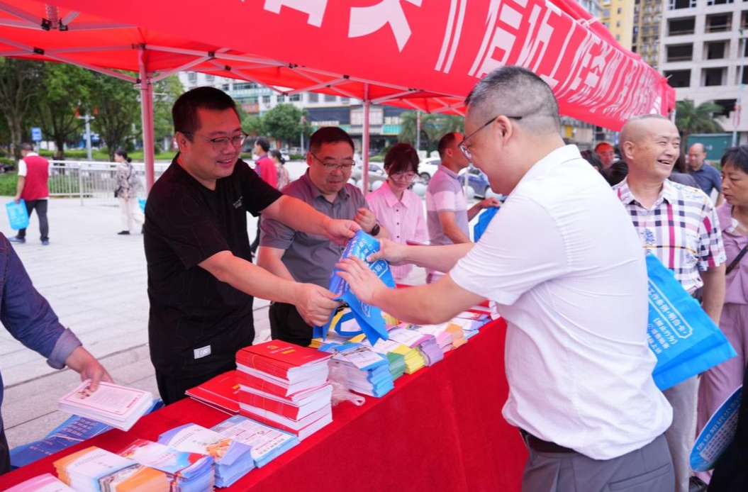 我县开展信访工作法治化集中宣传活动