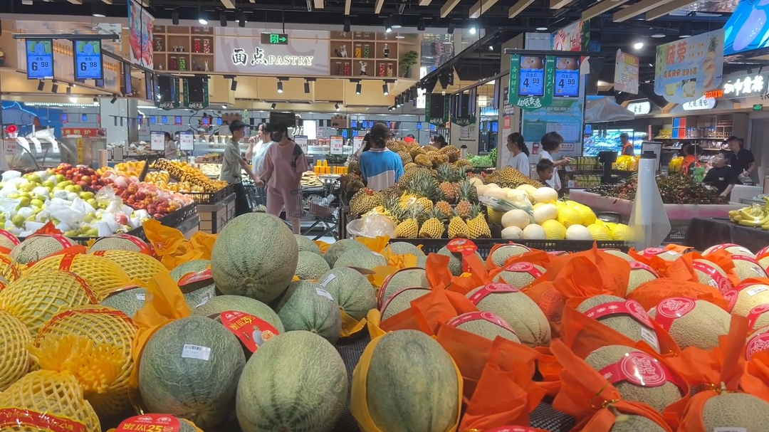 洞口：多种时令鲜果抢“鲜”上市