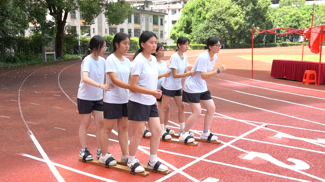 同心踏板练精兵！邵阳市第六届少数民族传统体育运动会参赛运动员开展板鞋竞速适应性训练