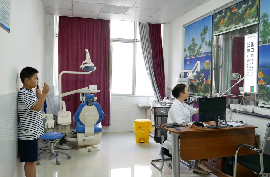 洞口县开展暑期学生免费健康筛查 贴心守护青少年成长
