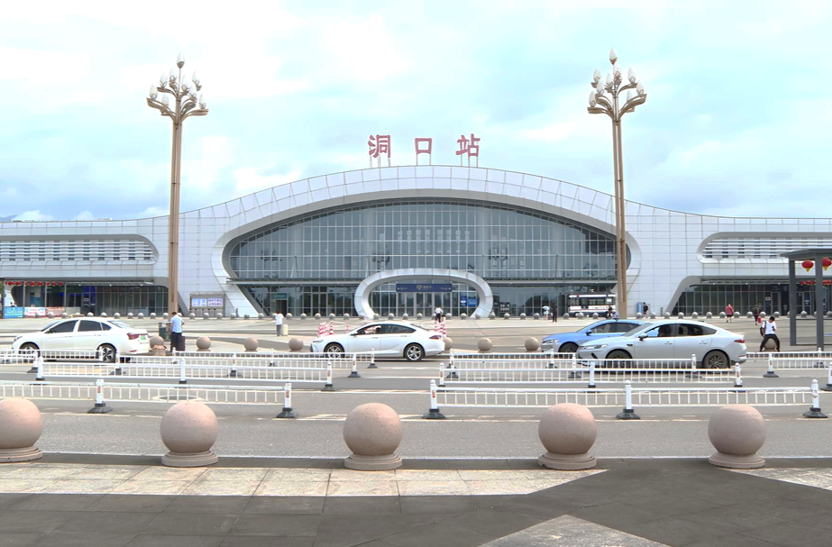 暑运持续升温 洞口高铁站精细施策守护旅客平安出行