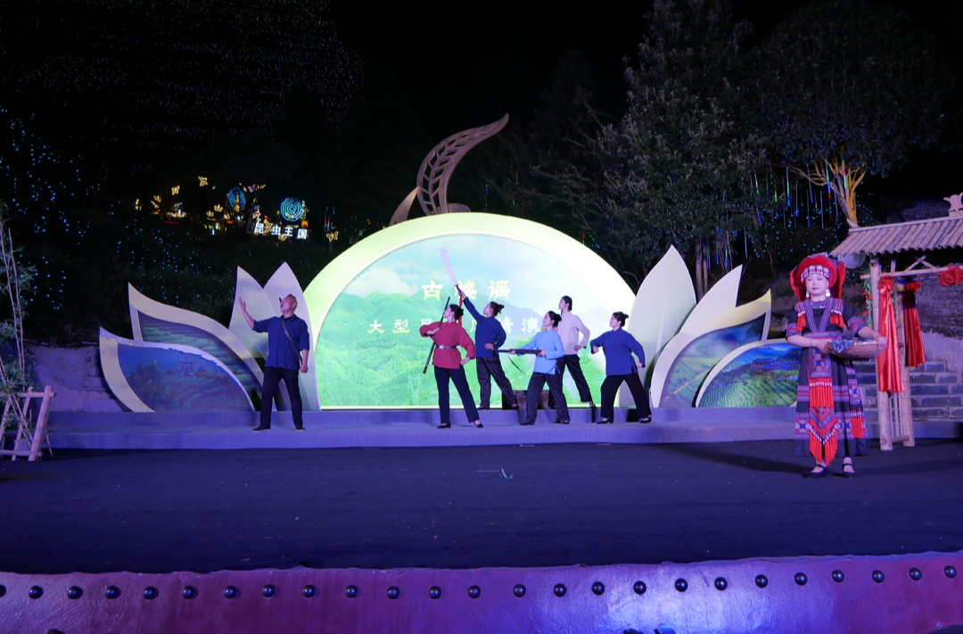 迎双节 备盛宴｜洞口古楼驿夜间加紧彩排 多彩文旅活动蓄势待发