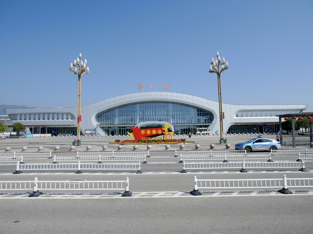 国庆客流 “两头高” 洞口站全力保障群众出行