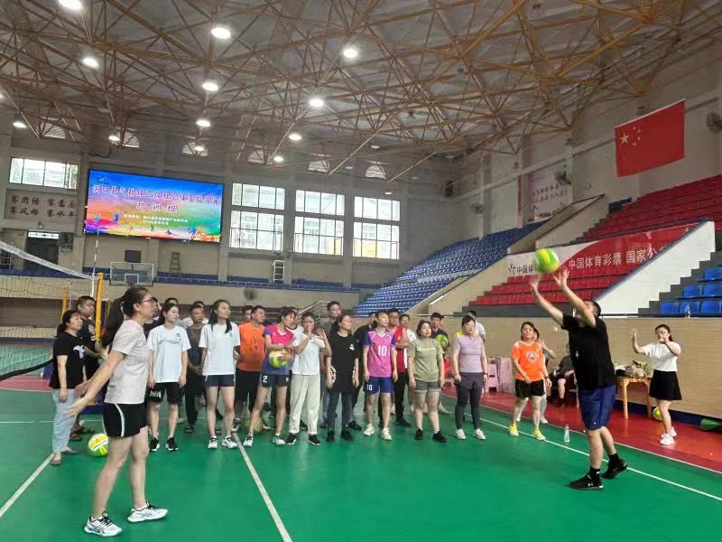 ﻿全县2023年气排球三级社会体育指导员首期培训班开班