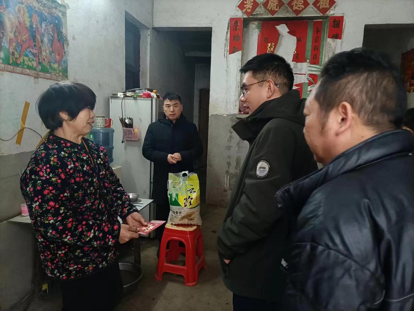 ﻿洞口县市场监督管理局：慰问走访暖民心