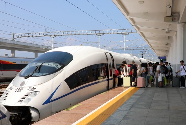 洞口高铁站优化服务保障旅客暑期返程(图3)