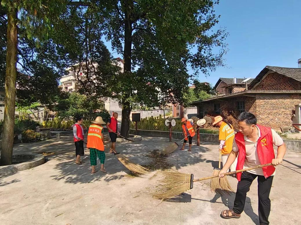 杨林镇：环卫整治百日行，美丽杨林正当时！