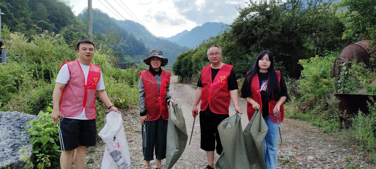 罗溪瑶族乡：清河净滩小举措，团结创建大舞台