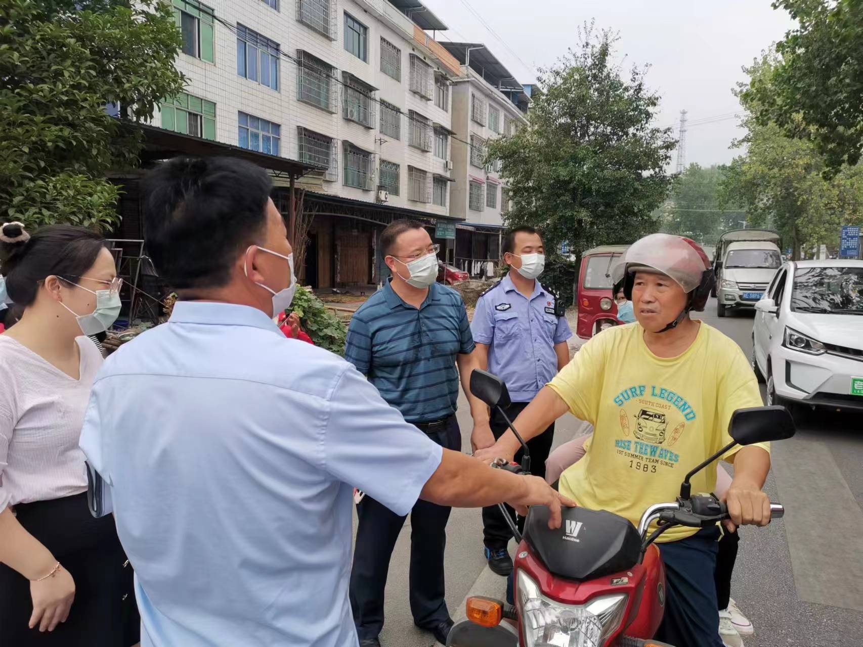 花园镇：多举措为开学季保驾护航