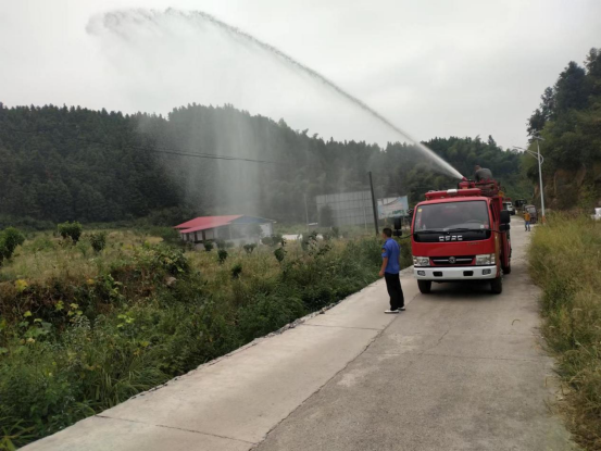 毓兰镇：“渴”不容缓 消防抗旱解民忧