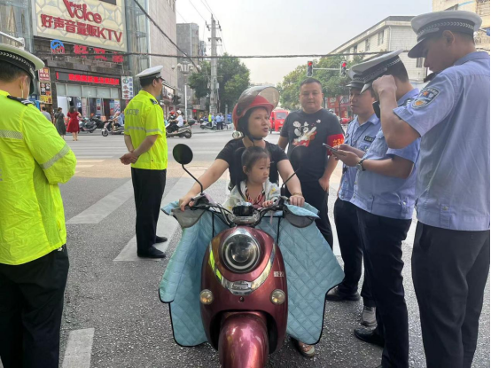 文昌街道持续开展摩电整治、交通安全劝导活动