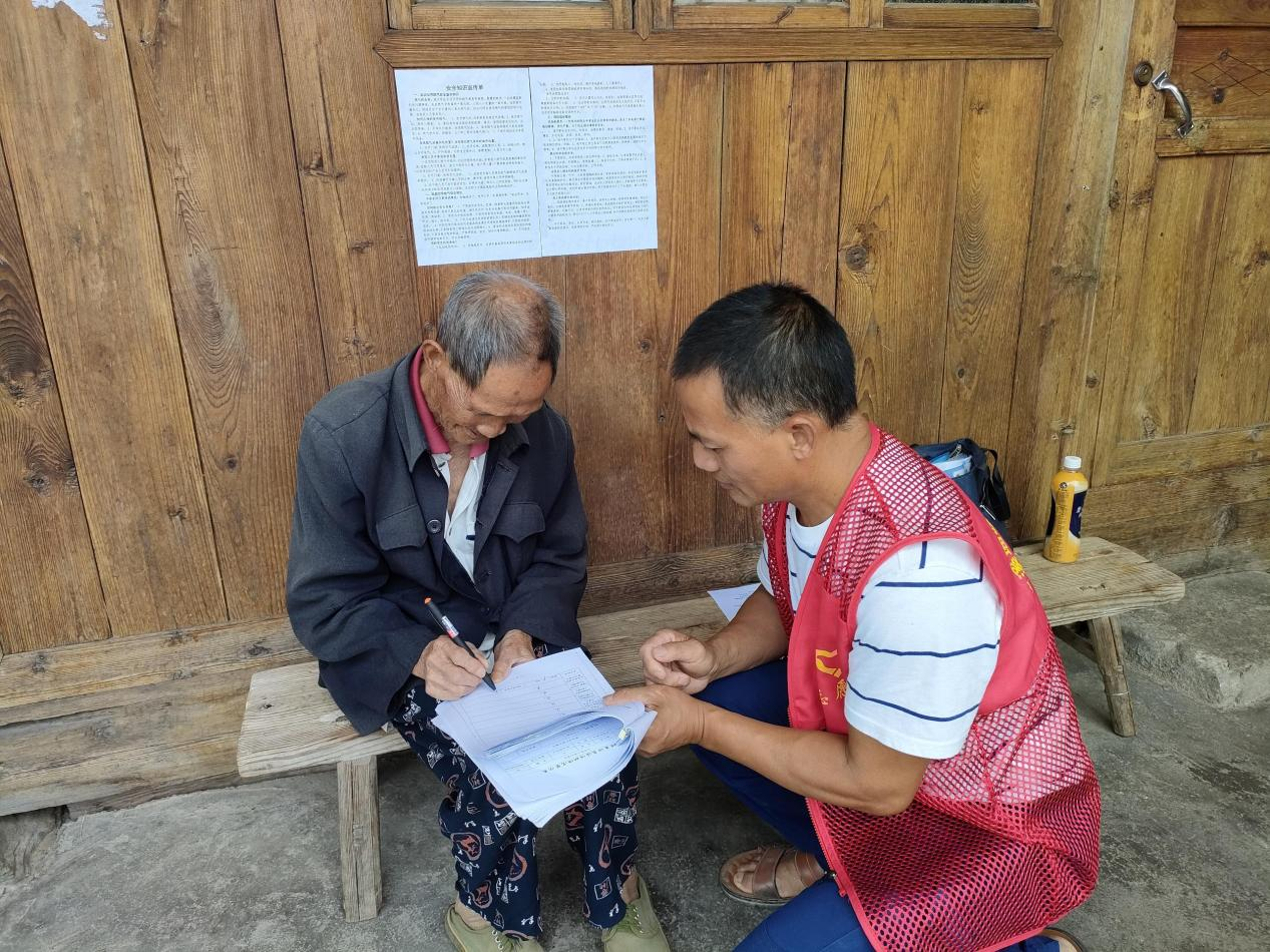 罗溪瑶族乡开展安全生产入户宣传活动