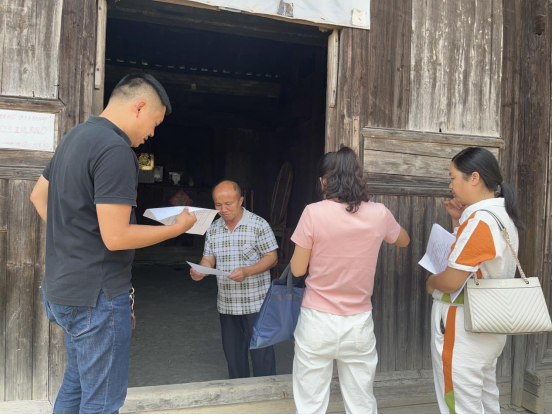 岩山镇：敲门入户访民情，院落会上话发展