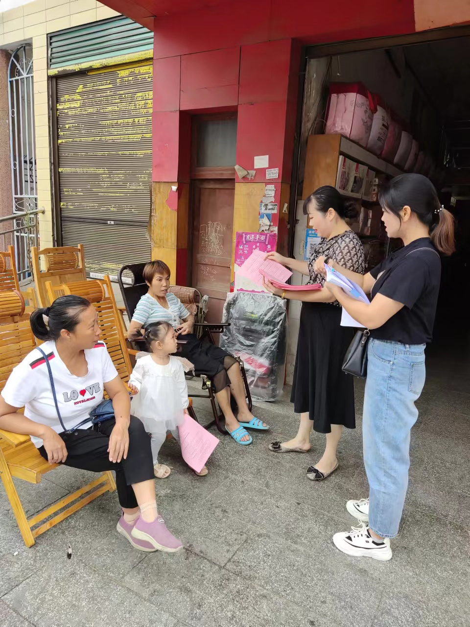 石江镇：禁毒宣传进小区