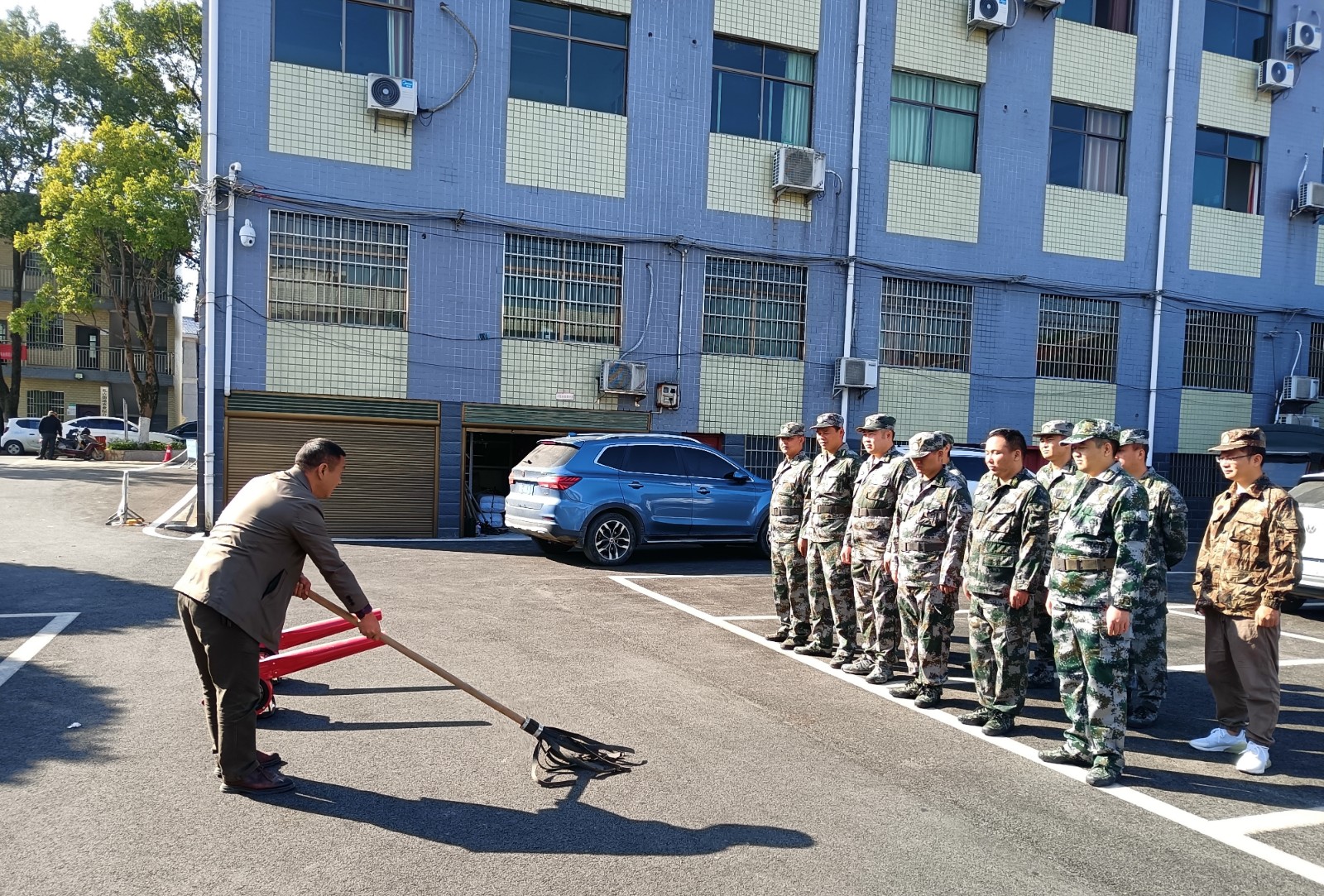 花古街道开展森林防灭火应急演练  筑牢安全防火墙