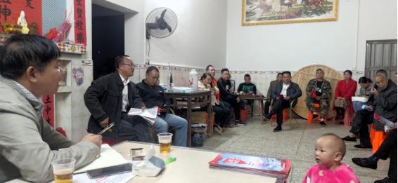 与群众“零距离”接触、“心贴心”交流