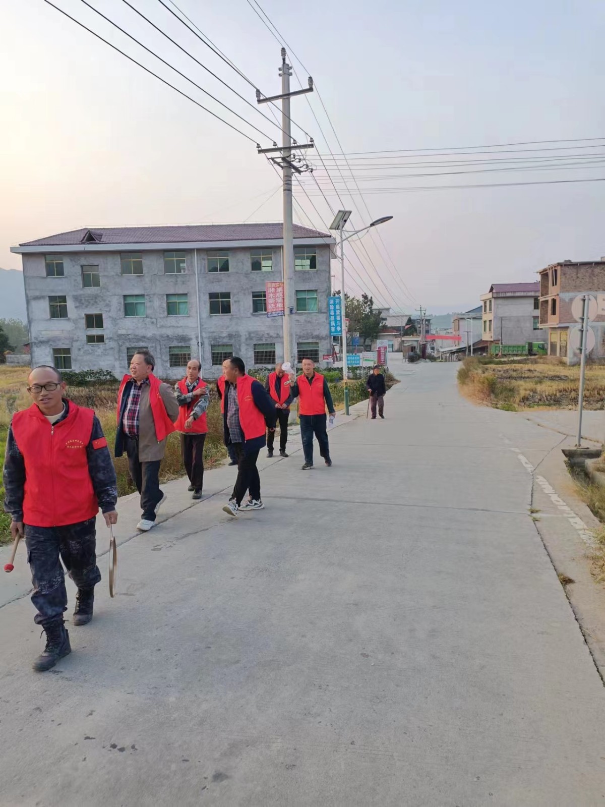 花园镇:广发开展森林防火宣传 筑牢安全防线