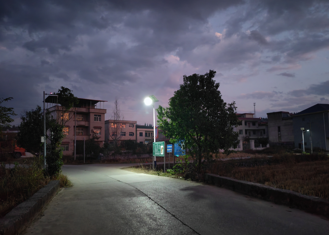 【洞口县学习宣传贯彻党的二十大精神】【建好实干大擂台 拼出新担当】之六十四 竹市镇安南村：安装太阳能路灯 照亮乡村振兴之路