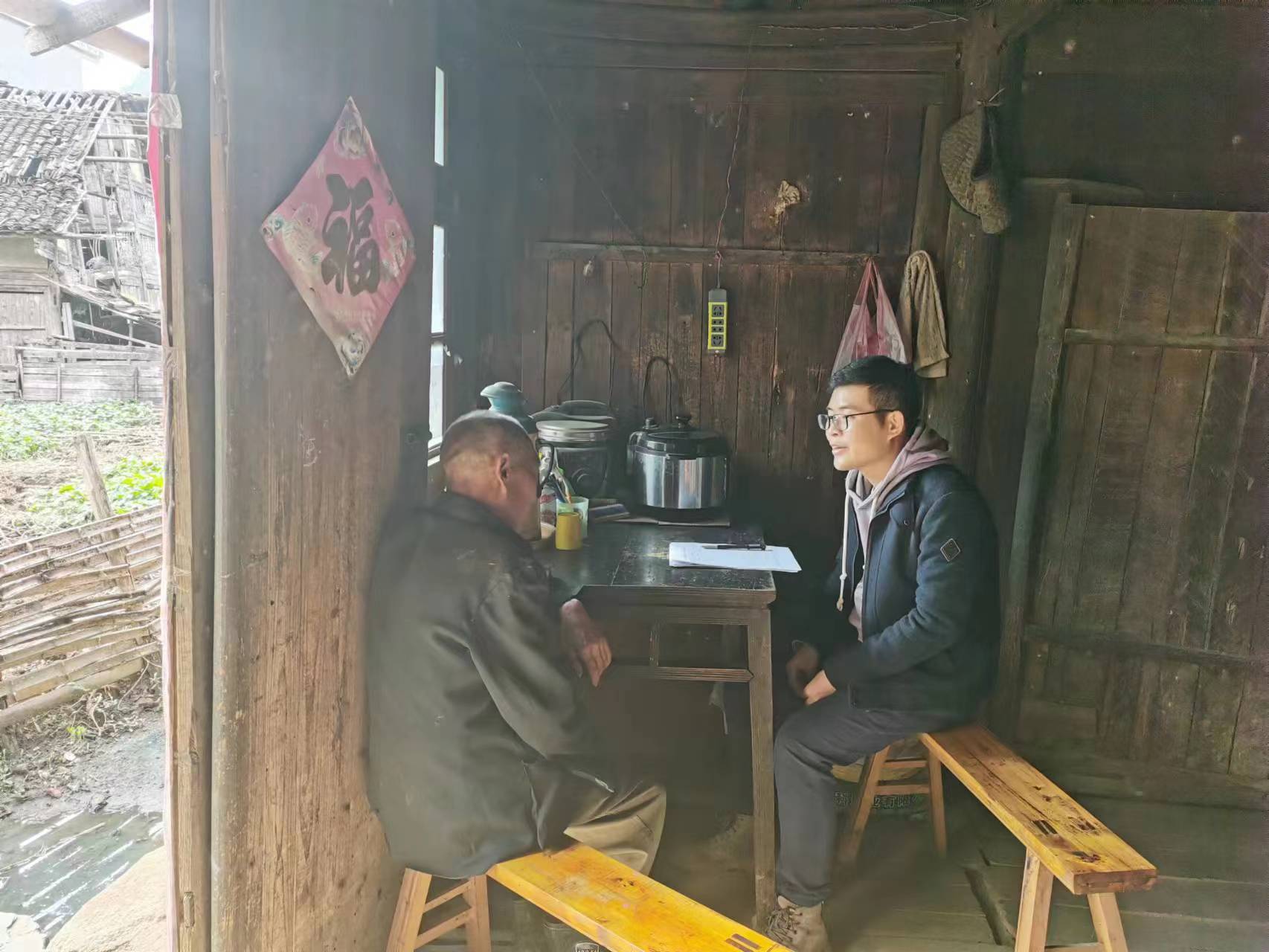 【洞口县学习宣传贯彻党的二十大精神】【建好实干大擂台 拼出新担当】之六十六 桐山乡：心系群众，做好危房改造指导帮扶