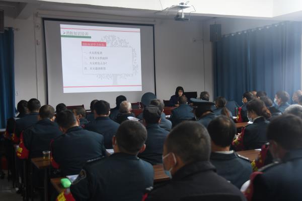 洞口:保安新上岗  先过消防关