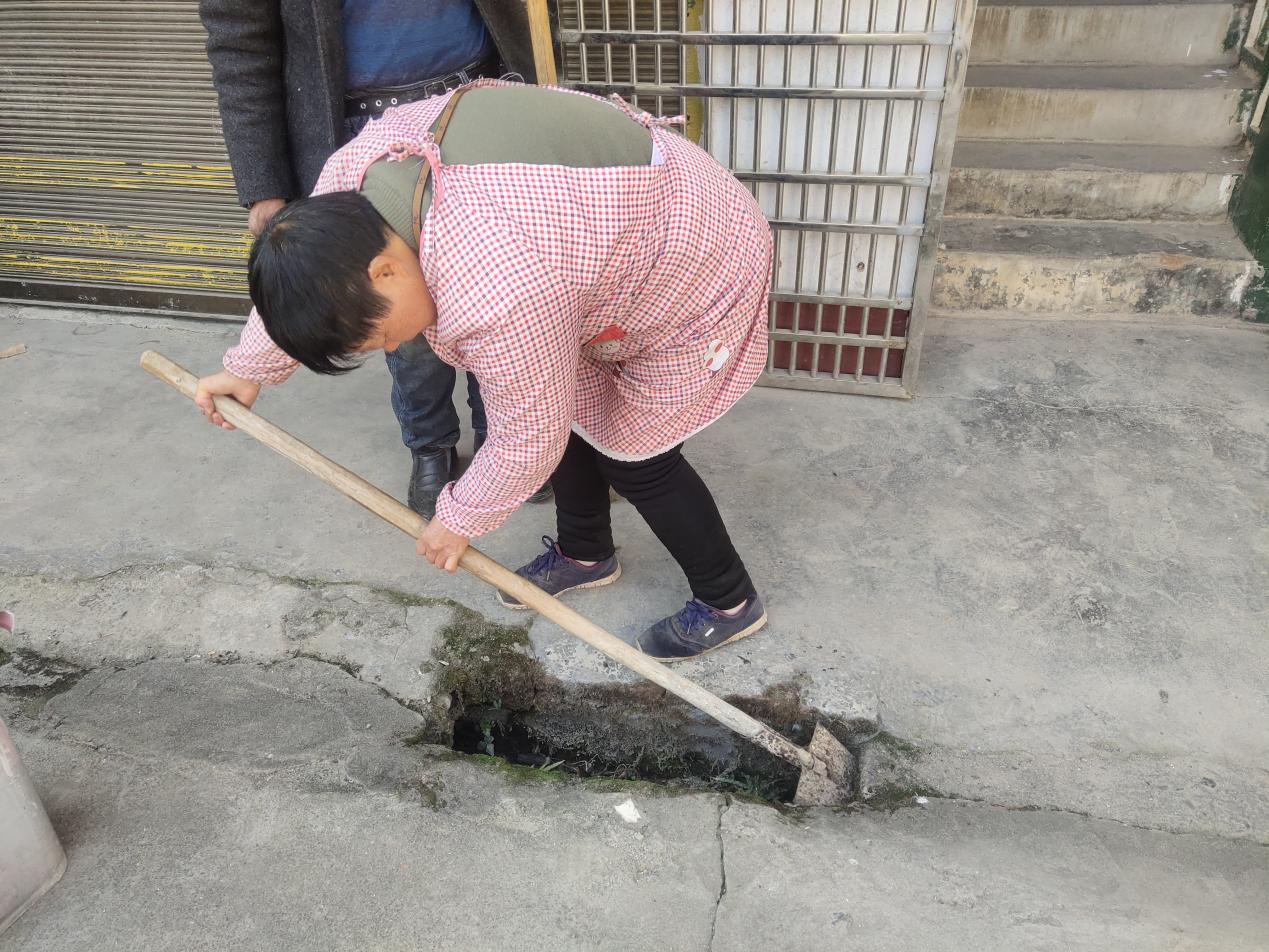 【洞口县学习宣传贯彻党的二十大精神】【建好实干大擂台 拼出新担当】之一百一十一 健康有我 爱卫同行——洞口县古楼乡开展冬季爱国卫生运动集中行动
