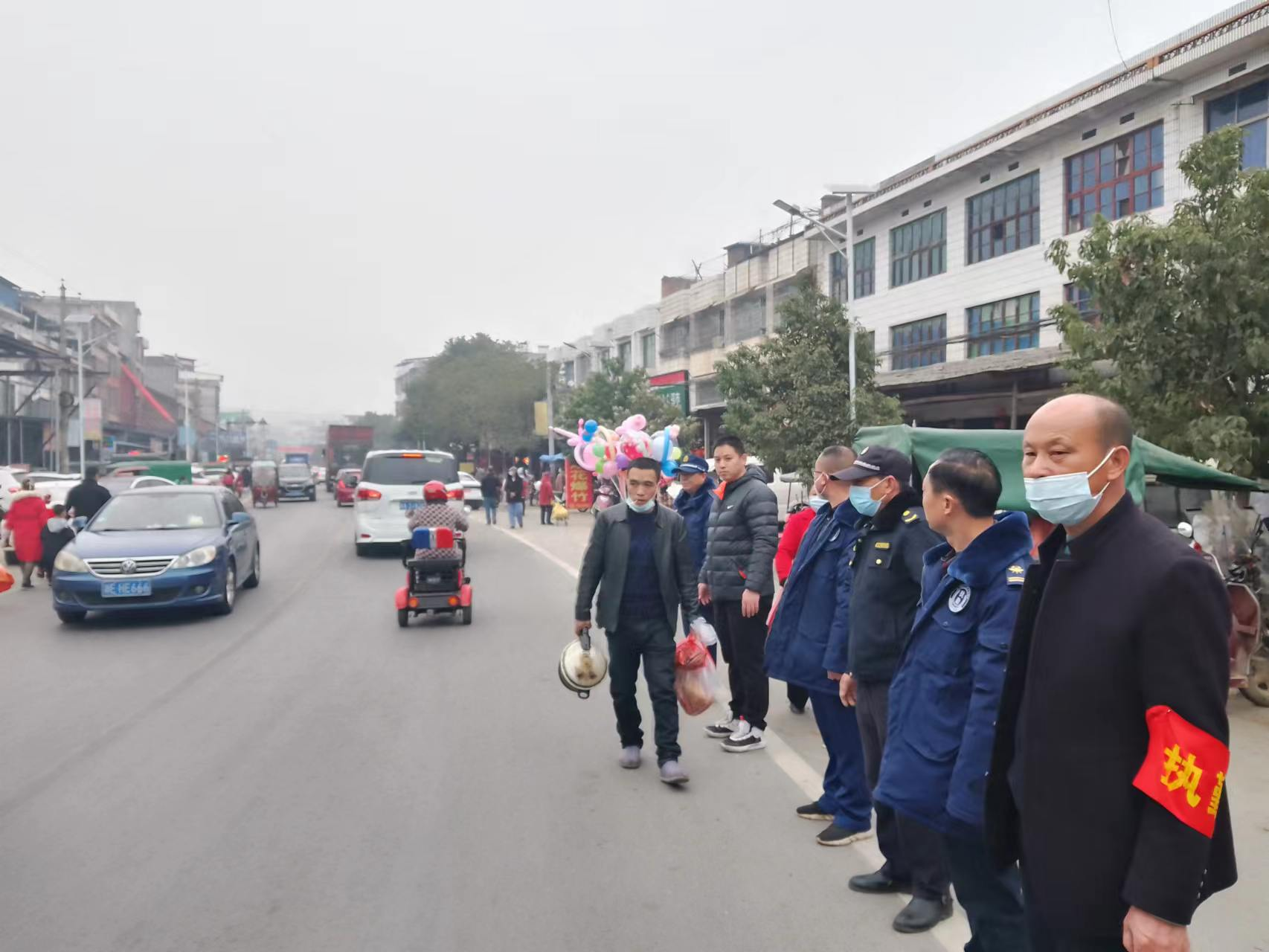 花园镇：整治辖区乱象 喜迎新春佳节