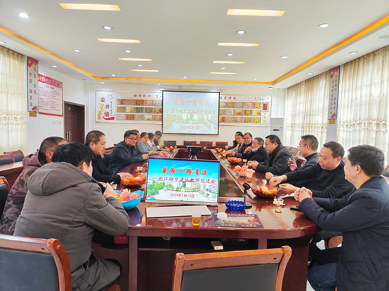 “感谢一路有你！”洞口四中举行退休教师欢送会