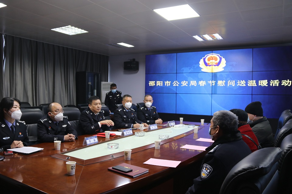 【爱警暖警】谢伟宏到洞口县公安局开展春节前走访慰问活动