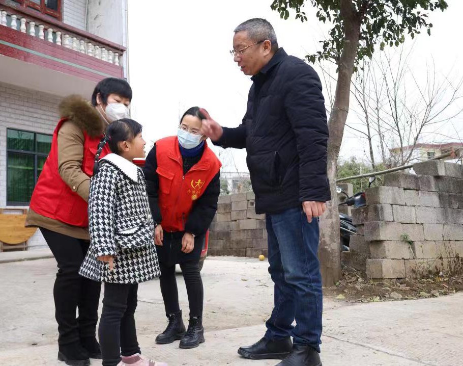 县民政局持续开展“寒冬送温暖”春节慰问活动