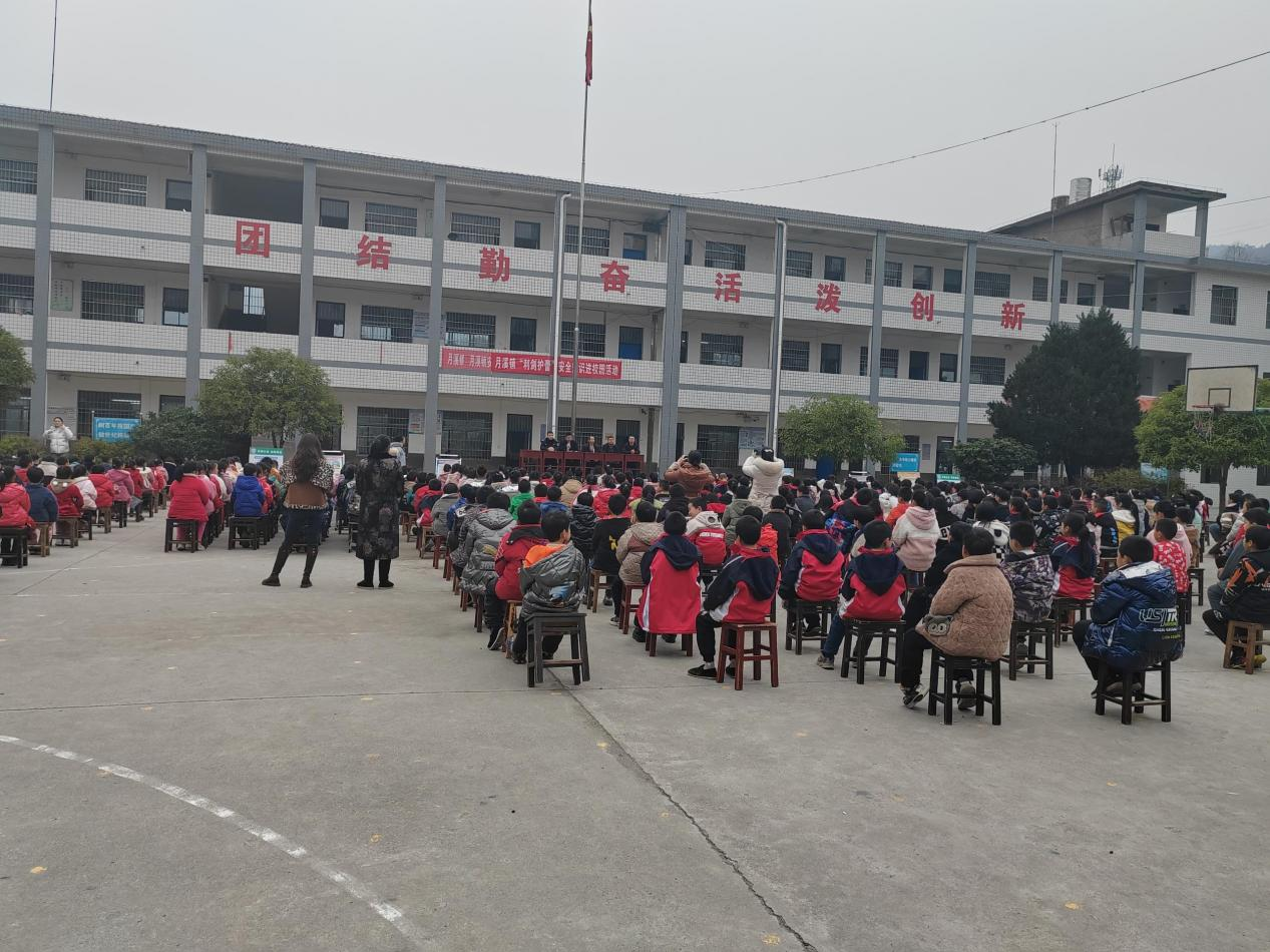 月溪镇：小手拉大手 利剑护成长