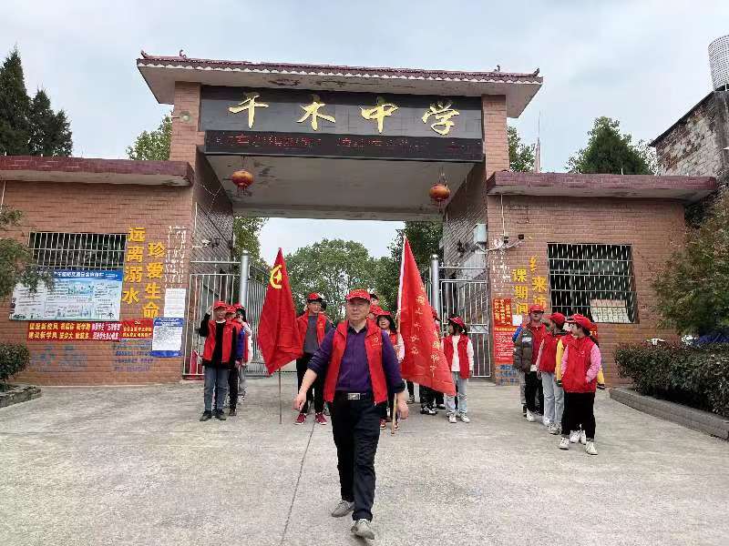 石江镇干木中学 开展“爱卫促成长”卫生志愿服务活动