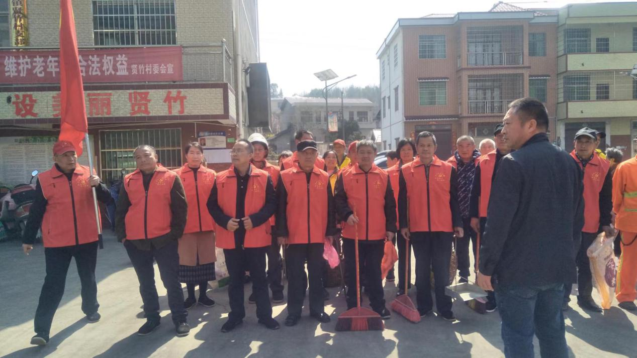 石江镇贤竹村开展“学雷锋、美家园”清洁卫生行动