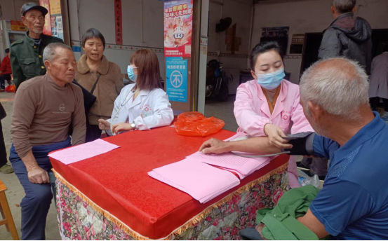 毓兰镇：共筑民族情，义诊暖人心