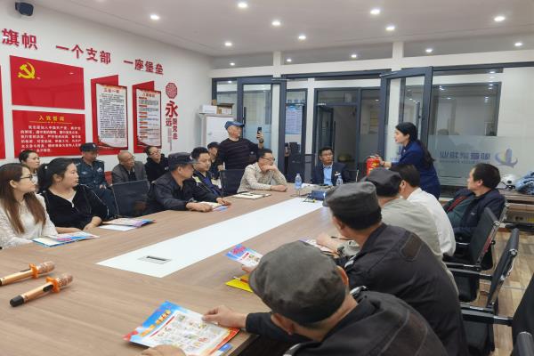 洞口县消防救援大队走进高层住宅小区开展消防宣传   让家更有安全感