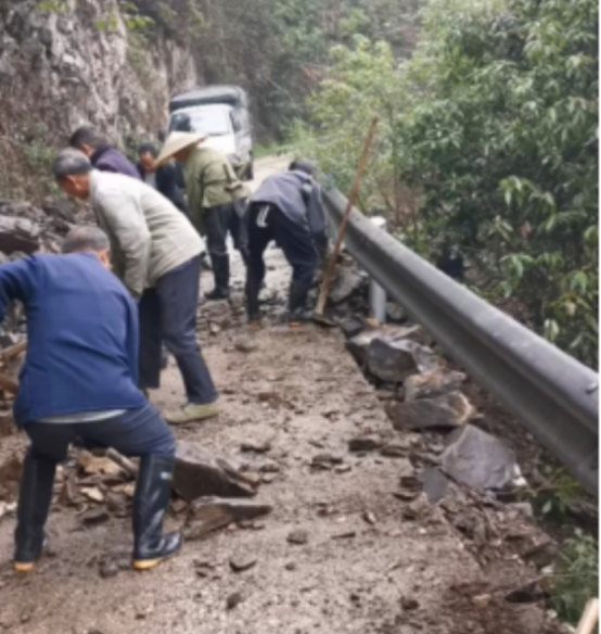 大屋瑶族乡岩龙村：党员群众齐上阵，消除隐患创“六零”