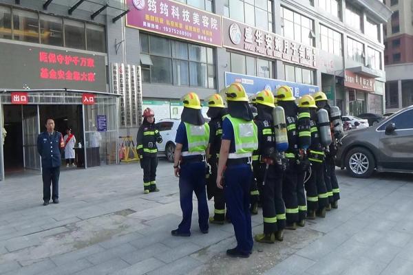 洞口县消防救援大队：开展医院消防演练 筑牢消防安全“防火墙”