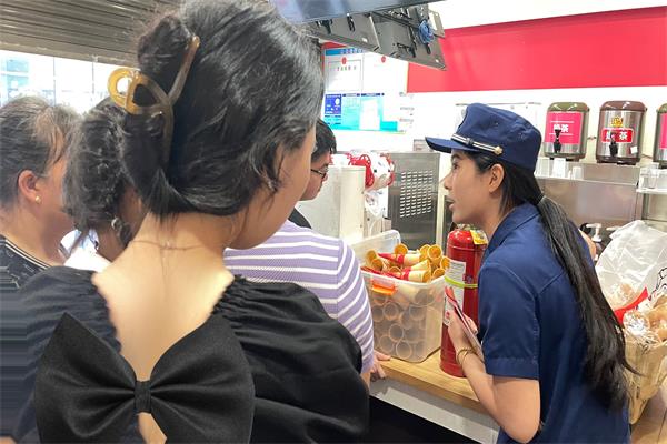 洞口县消防救援大队扎实开展县城美食街火灾隐患排查工作