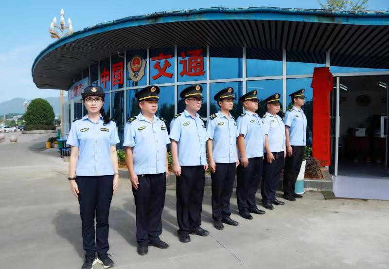 洞口县交通运输综合行政执法大队城客交通执法中队在洞口高铁站揭牌
