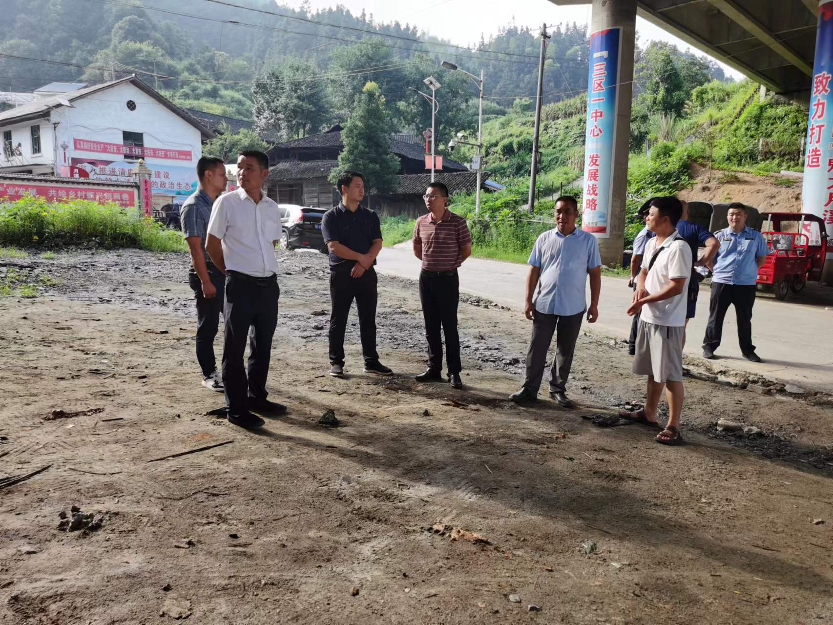 月溪镇： 大力整治沪昆高速桥下空间  保障公路桥梁安全