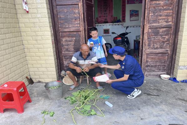 消防宣传进农村  贴心讲解暖人心