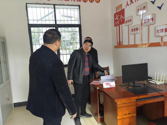 胡小革到毓兰镇督导人大代表联络站建设工作(图2)