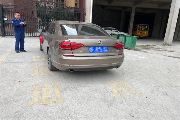 洞口：一私家车因占用消防通道被罚(图1)