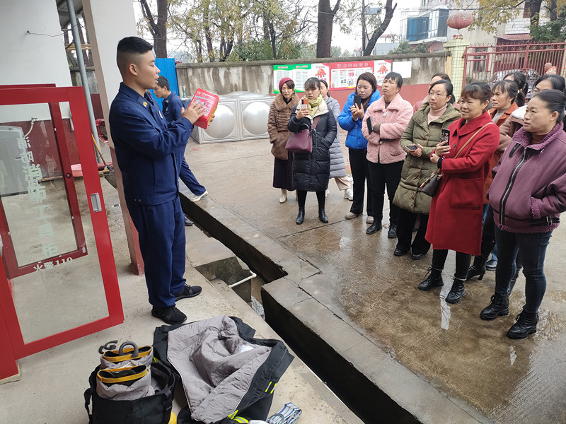 洞口县民政局组织开展养老机构消防安全培训暨演练活动(图1)
