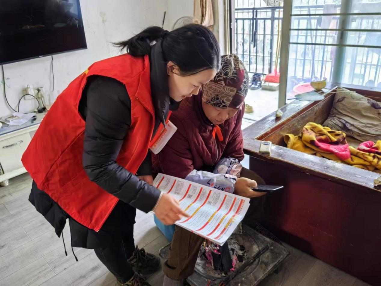 长塘瑶族乡开展易地扶贫搬迁安置点“幸福敲门•安全到家”行动