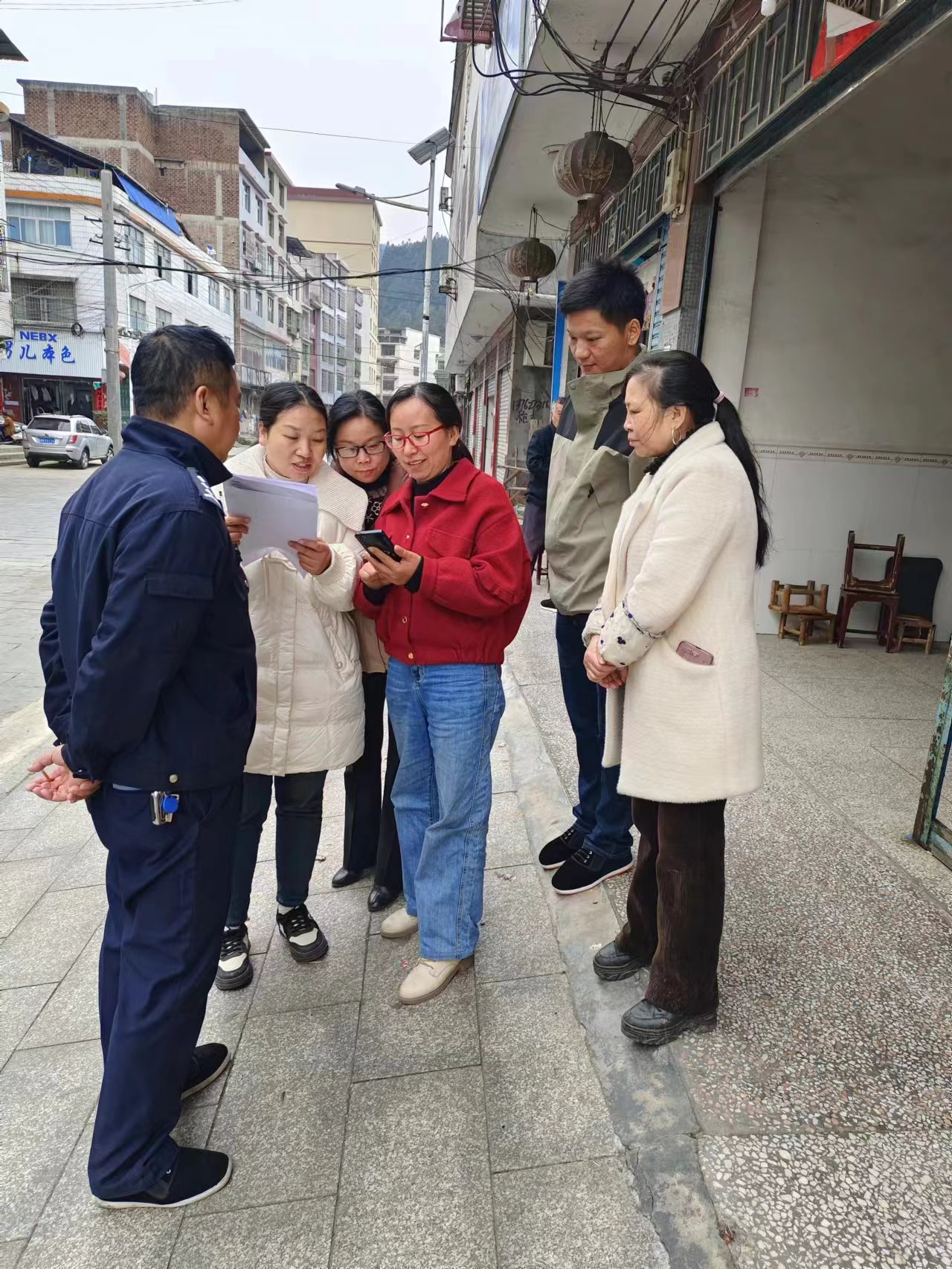 江口镇雪峰社区：开展入户宣传教育  推进“利剑护蕾”行动