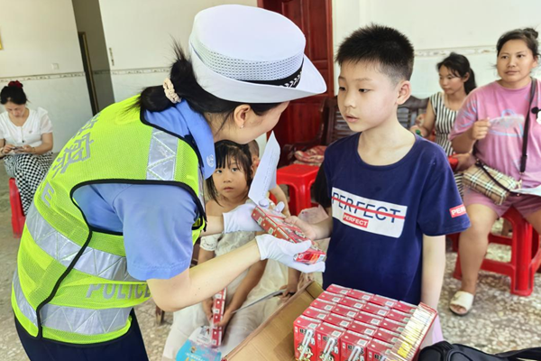 竹市镇柘溪村：守护“一老一小”    我们在行动