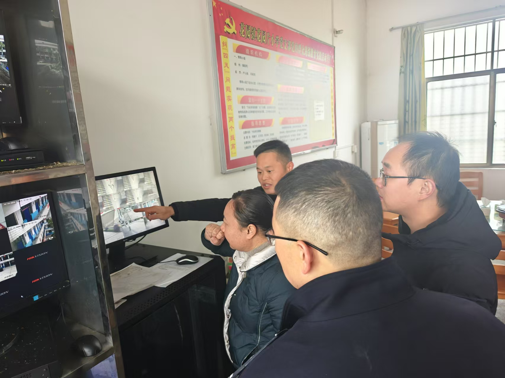 花园镇：多方联动开展校园及周边环境整治行动