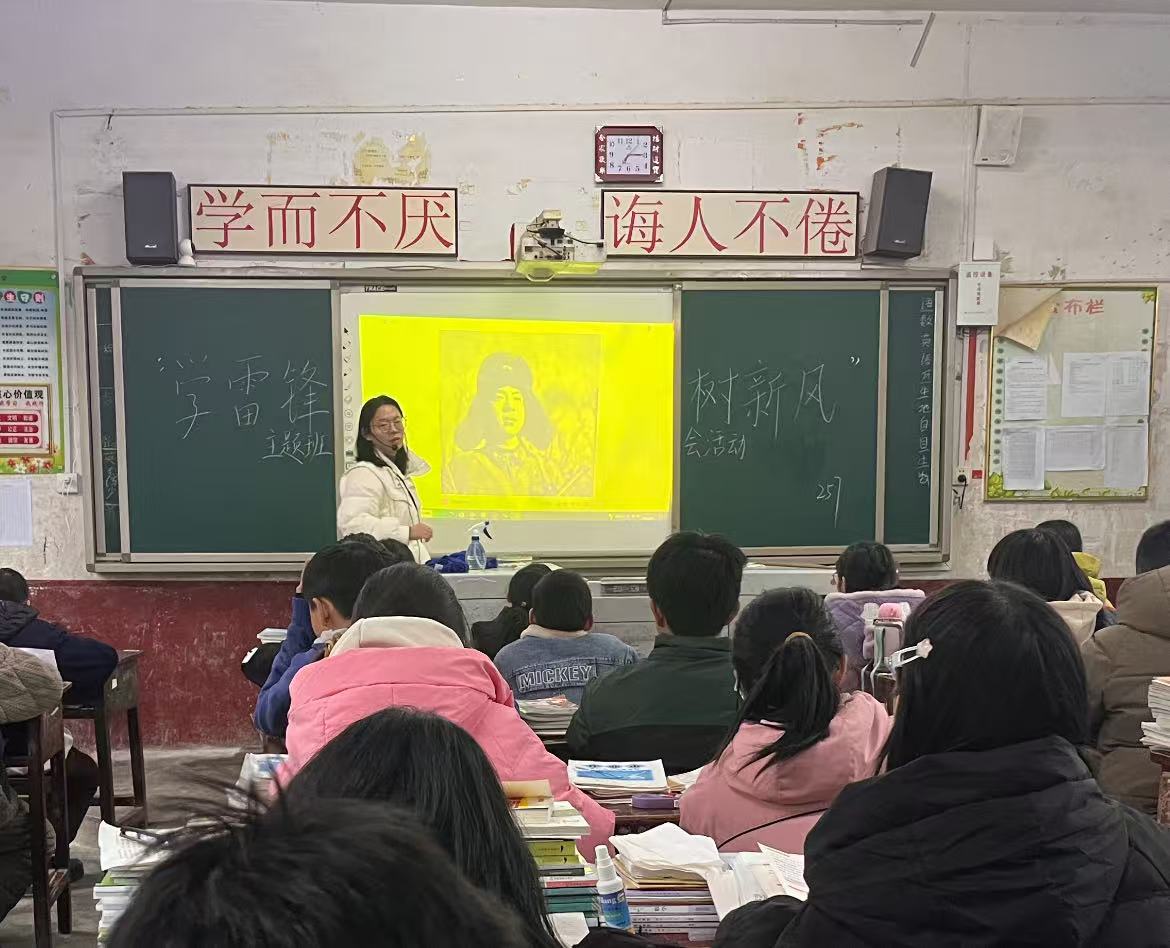 杨林镇掀起学雷锋热潮